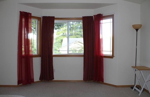 Everett Villa | Three-Bedroom Two Bath Home Private Home