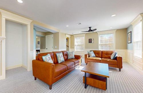 Holyoke Apartment | Three Bedroom - Victory Residence