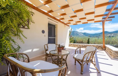 Parasporos Villa | Three-bedroom villa with Private Pool with easy access to Parasporos Beach