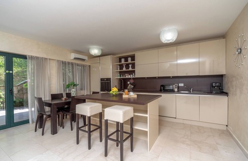 Lastva Grbaljska Villa | Three Bedroom Villa Sol with Shared Pool