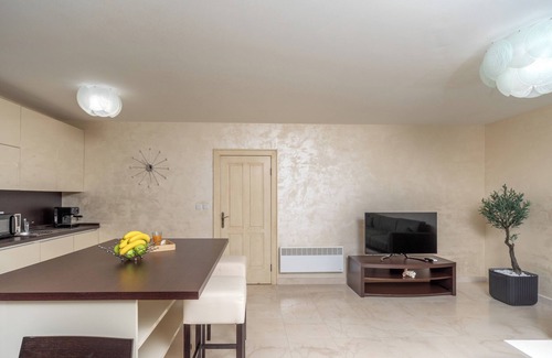 Lastva Grbaljska Villa | Three Bedroom Villa Sol with Shared Pool