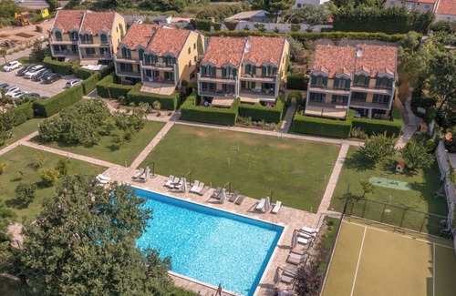 Lastva Grbaljska Villa | Three Bedroom Villa Sol with Shared Pool