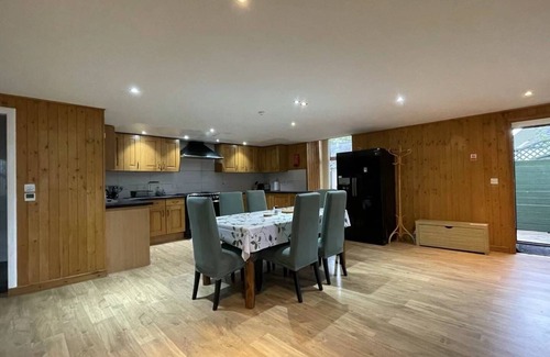 Insch Apartment | Three bedrooms Apartment sleep up to 9 people insch Aberdeenshire uk