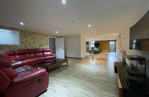 Insch Apartment | Three bedrooms Apartment sleep up to 9 people insch Aberdeenshire uk