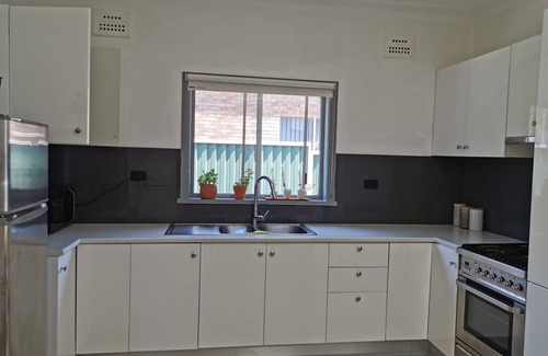 Yagoona House | Three bedrooms house for families centrally located in Sydney