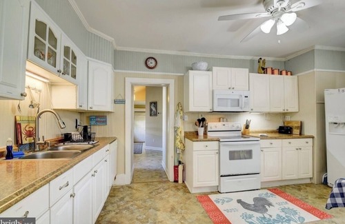 Colonial Beach Cottage | Three Birds cottage, colonial Beach, Va.