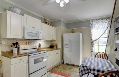 Colonial Beach Cottage | Three Birds cottage, colonial Beach, Va.