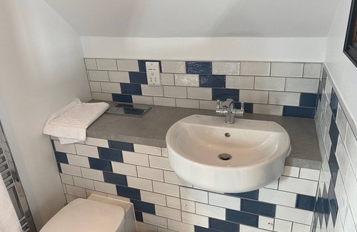 Newport Bed & Breakfast | Three Bishops Inn