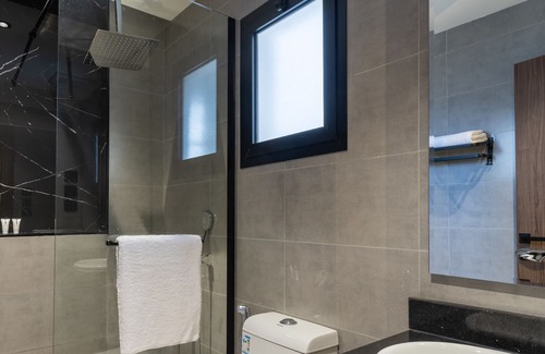 Medina Apartment | Three BR Luxurious & Spacious Flat in Almadinah