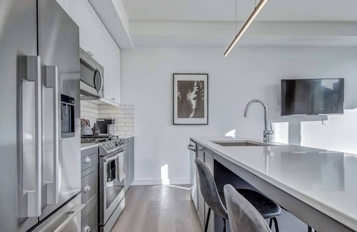 Sunnyside Condo | Three Condos on the same floor w Parking & Rooftop Patio