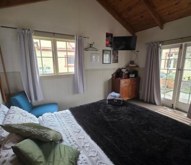 Burkes Pass House | Three Creeks Cottage Gateway to Tekapo and The MacKenzie District