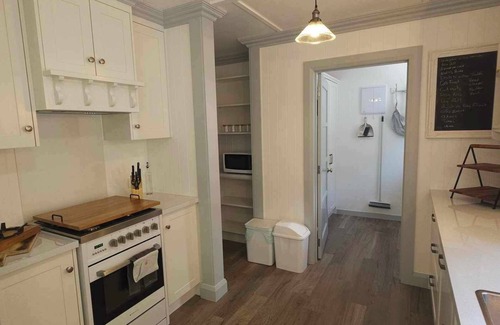 Havelock Cottage | Three D's Cottage! Marlborough Sounds! Short walk to local shops & amenities!