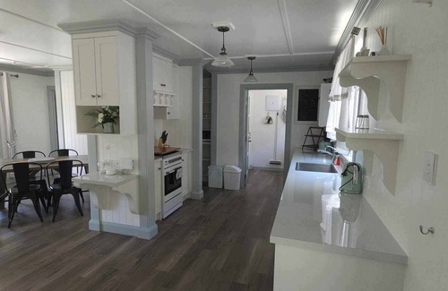 Havelock Cottage | Three D's Cottage! Marlborough Sounds! Short walk to local shops & amenities!