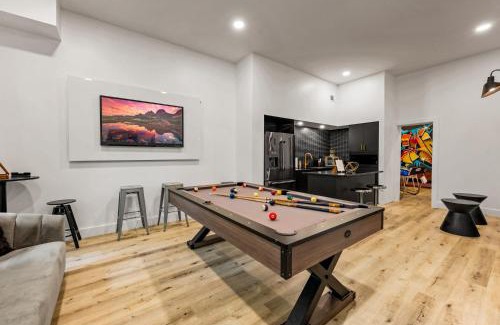 Caton House | Three Firefly Mountain Suites by AvantStay Sleeps 18 Indoor Pool Game Room and Firepits