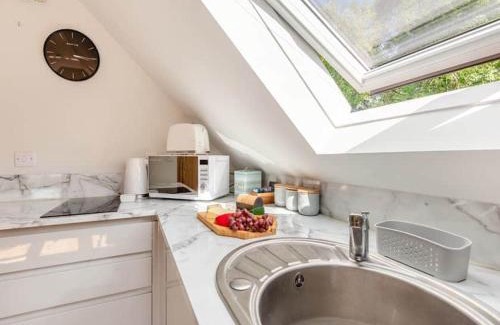 Kneesall Apartment | Three Gables