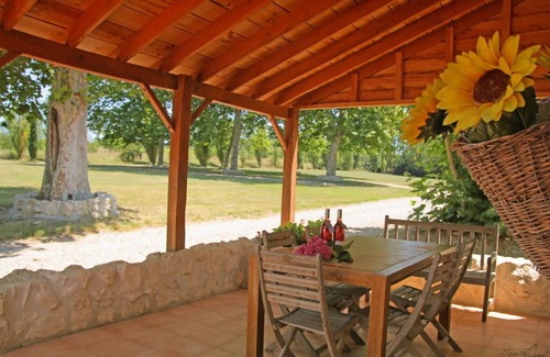 Vigueron Cottage | Three gîtes set in a large estate, around a swimming pool heated to 27°.