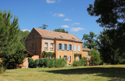 Vigueron Cottage | Three gîtes set in a large estate, around a swimming pool heated to 27°.