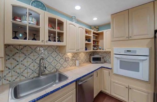 South Valley House | Three House Gated Compound for Up to 26 Persons!