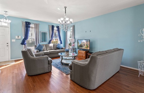 Bristow House | Three levels 3 bedrooms, 3.5 bathrooms, 2,224 sqft