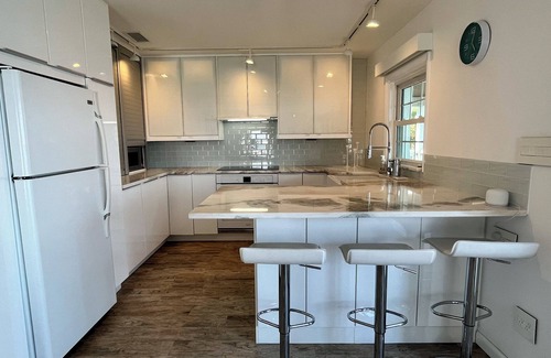 Coquina Key Condo | Three Little Birds Nest. Island smart-home, luxury finishings and bedding,