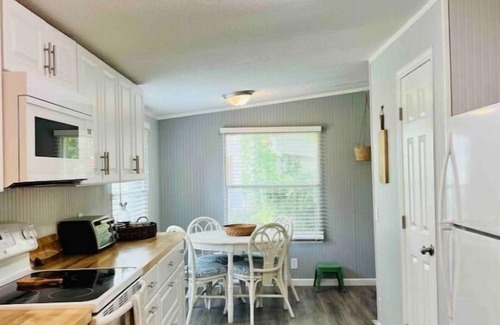 Russellville Cottage | Three Little Birds Canal Cottage