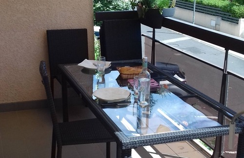 Bouzigues Apartment | Three-minute walk from La Trémie beach in Bouzigues
