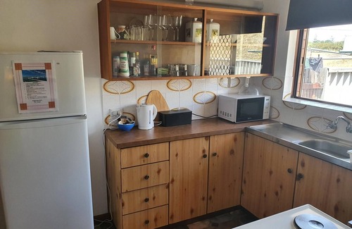 Beresford Apartment | Three minutes to the beach, comfortable holiday unit with full kitchen sleeps 5
