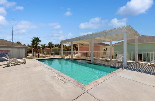 Fulton House | Three Palms By The Bay