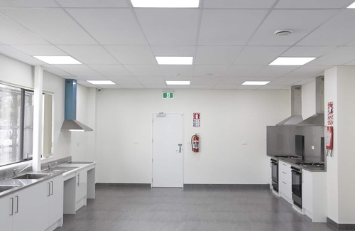 Papatoetoe Hotel | Three Palms Lodge