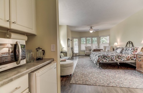 Petersburg House | Three Pines Petersburg - Luxurious 10 Bedroom Home in Historic Petersburg