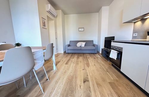 Cremona Apartment | Three-room World Map, Free Parking (2 bedrooms)