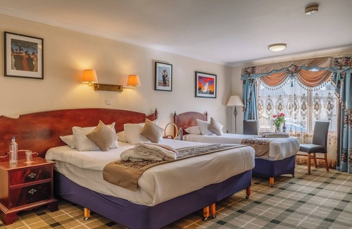 Oban House | Three Rooms Ideal for Family Stay | Prime Location & Overlooking Oban Bay