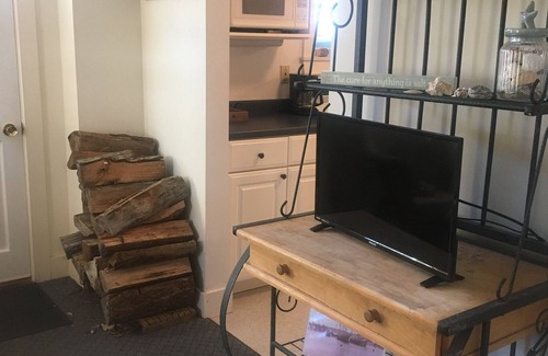 Boothbay Harbor Apartment | Three Schooners, an oasis just steps from downtown Boothbay Harbor
