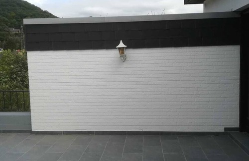 Hasenfeld House | Three-storey house with sauna, fireplace room and two terraces