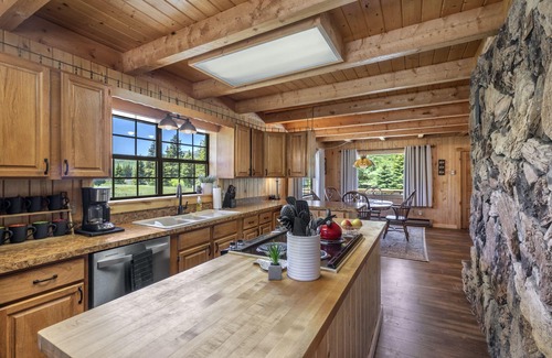 Creede House | Three-Story Home -1/8 of a mile of Fishing the Rio Grande River