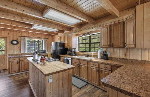Creede House | Three-Story Home -1/8 of a mile of Fishing the Rio Grande River