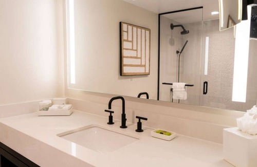 Isla Verde Hotel | Three Stunning Suite w/City View | Enjoy Scenic Stroll at the Beach