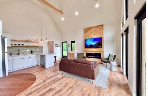 Stanton Cabin | Three Suns Cabins - Full Rental - 8 Cabins