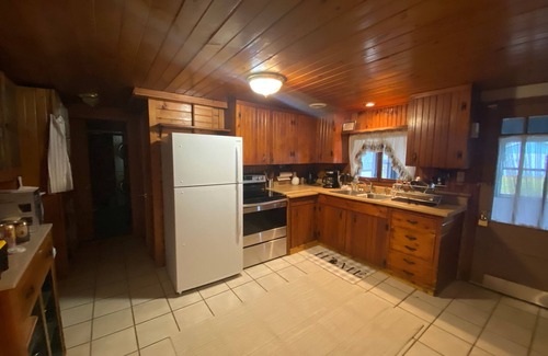 Fulton Cottage | Three Swans Lakehouse: Explore Fall Foliage on the Water!
