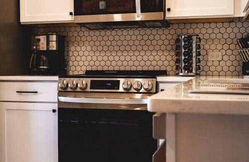 Jonesville Apartment | Three Trails 1 Bedroom Downtown| Wine Country | Roof Top Deck