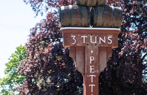 Pettistree Cottage | Three Tuns Apartments - Elm - sleeps 2 guests in 1 bedroom