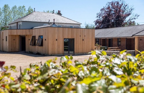 Pettistree Cottage | Three Tuns Apartments - Rowan - sleeps 4 guests in 2 bedrooms