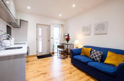 Pettistree House | Three Tuns Apartments - Ash