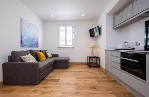 Pettistree House | Three Tuns Apartments - Hazel - Aldeburgh Coastal Cottages
