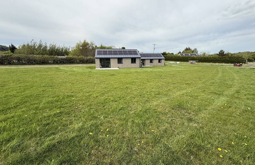 Bilston Cottage | Threipmuir - sleeps 4 guests in 2 bedrooms