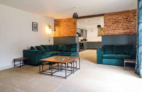 Gobowen Cottage | THRESHERS BARN, pet friendly, luxury holiday cottage in Weston Rhyn