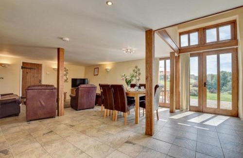 Tiverton House | Threshing Barn
