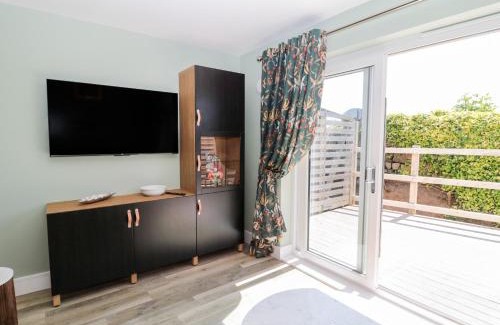 Newton by the Sea House | Thrift Lodge