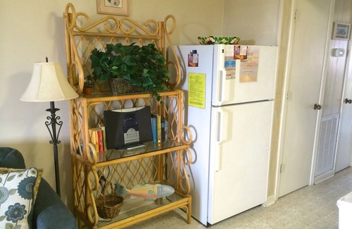 Isle of Palms Condo | Thrifty with WiFi and Video Streaming
