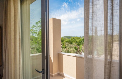 Kouramades Villa | Throubi Villa: 2BR Corfu Retreat - Pool, WiFi, 7min to Airport